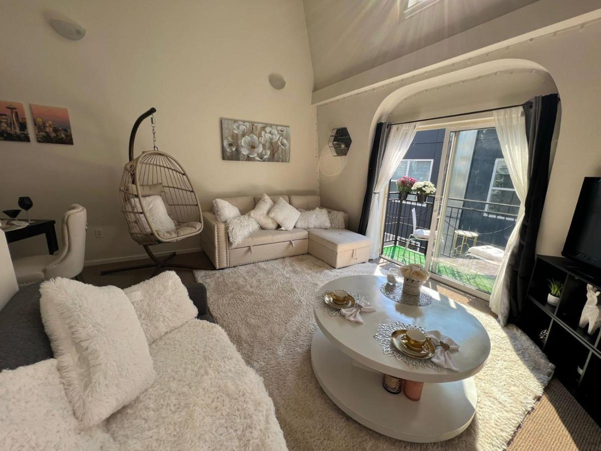 Cozy Downtown Condo Retreat With Space Needle View Seattle Exterior foto